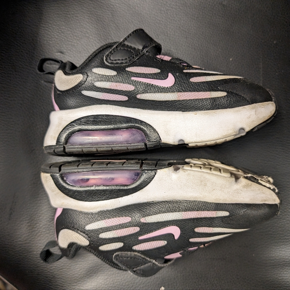 Nike - Picture 3 of 4